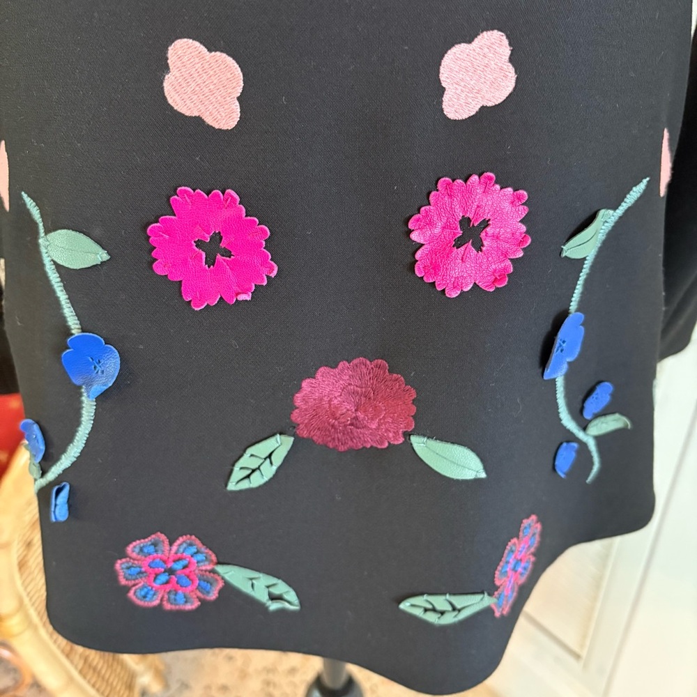 CARLISLE COLLECTION Designer Black Blazer. Leather Flowers! Embroidered. Size 4 - Picture 9 of 16